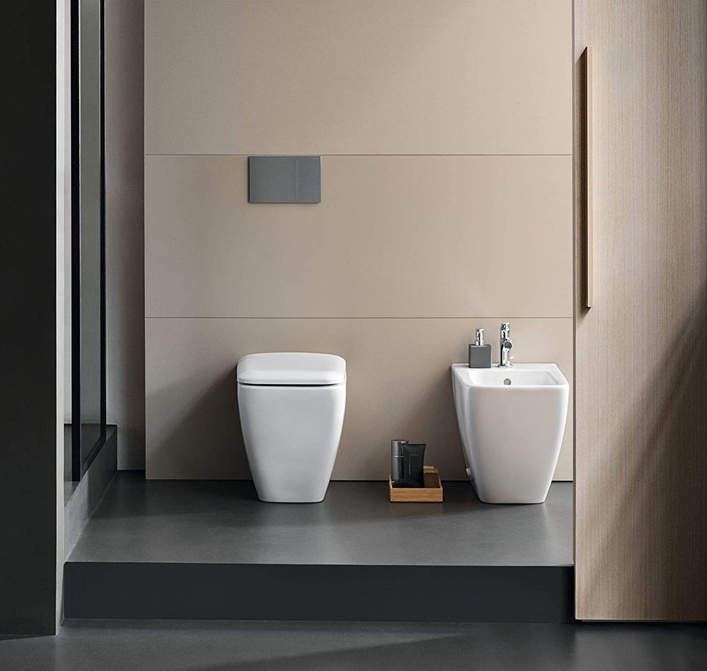 Geberit iCon Square 211910 Floor Standing Toilet Flush Mounted 6 L Rimless Closed Shape White with KeraTect 211910600