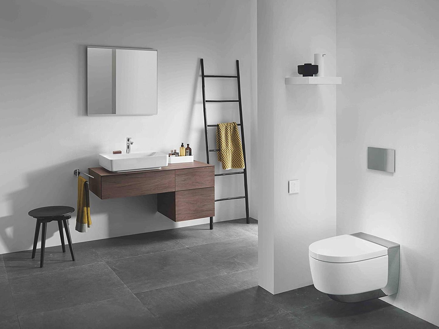 Geberit AquaClean Mera Classic Complete WC system, flush-mounted, wall-mounted WC, colour: High-gloss chrome-plated - 146.200.21.1