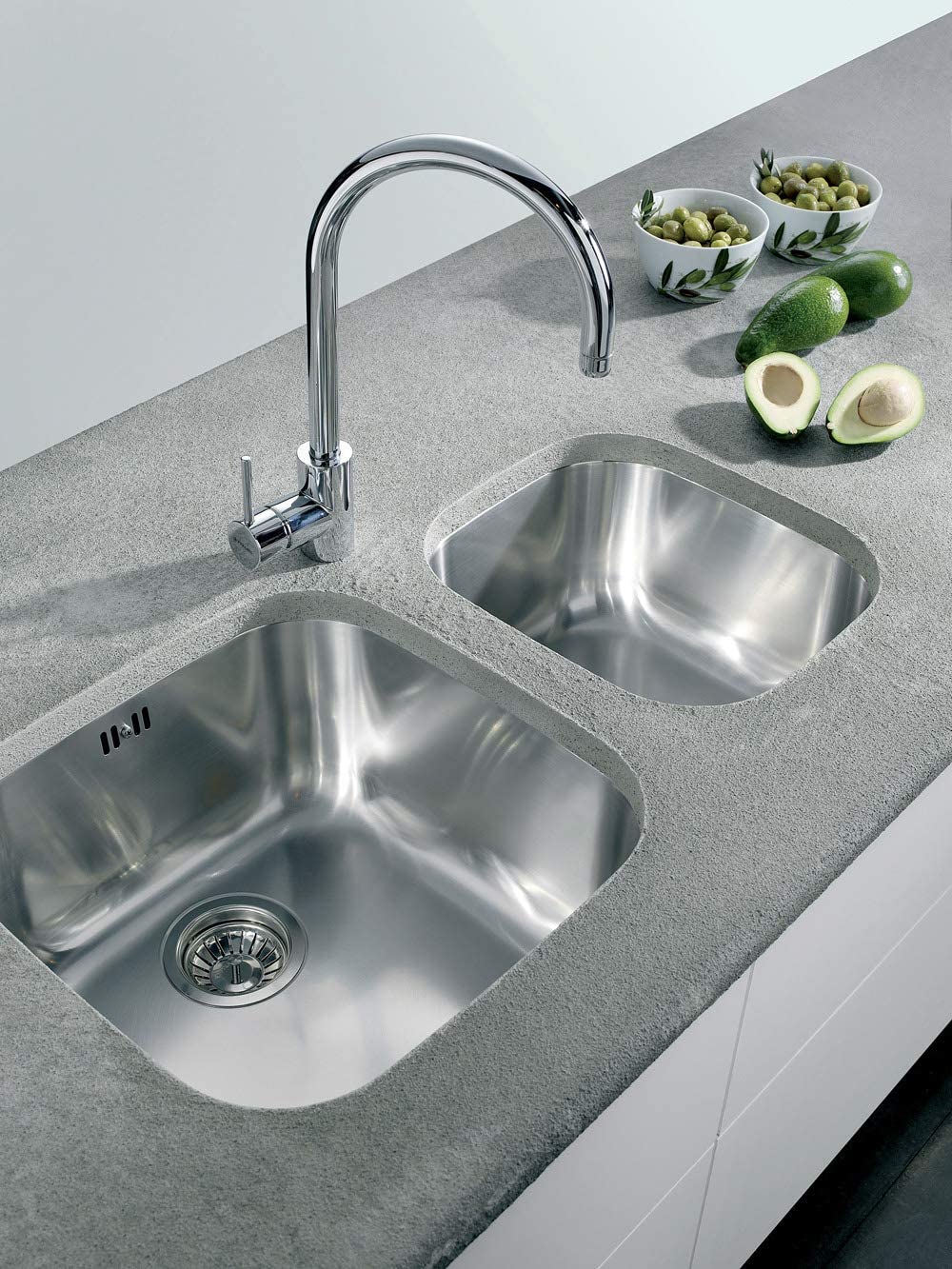 Pyramis Iris Large Undermount Sink in Stainless Steel