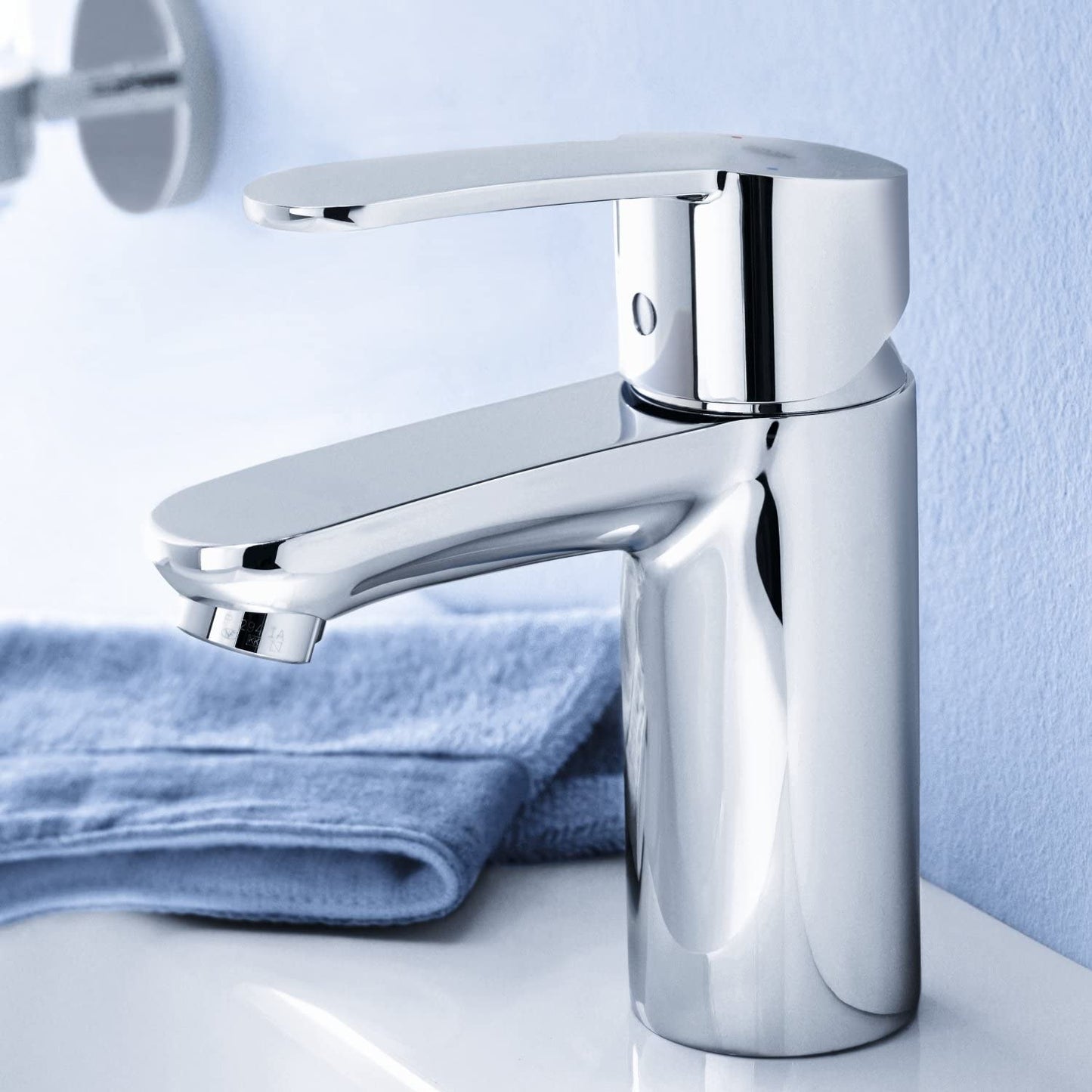 GROHE 23039002 Eurostyle Cosmopolitan Basin Tap (Short Spout, Smooth Tap Body, Speedclean and Ecojoy)