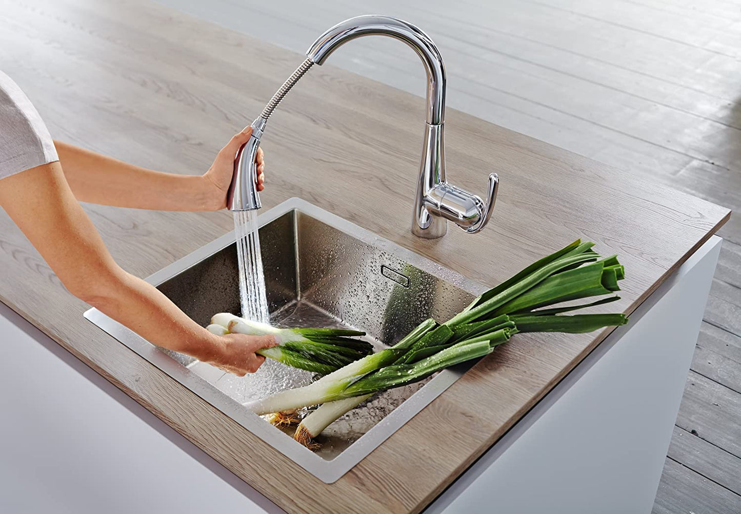 GROHE 30219001 | Zedra Touch Kitchen Tap | Pull-Down Shower Head | Chrome